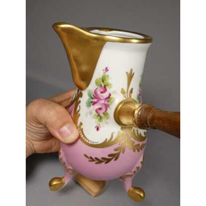 Chocolatière en porcelaine de Limoges peinte à la main de roses – Image 7