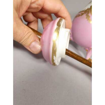 Chocolatière en porcelaine de Limoges peinte à la main de roses – Image 5