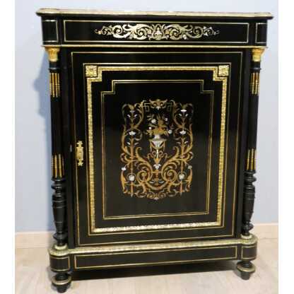 Buffet à hauteur d'appui Napoléon III en bois noirci, marqueterie de laiton, nacre et os, XIX è – Image 2