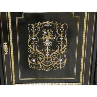 Buffet à hauteur d'appui Napoléon III en bois noirci, marqueterie de laiton, nacre et os, XIX è – Image 13