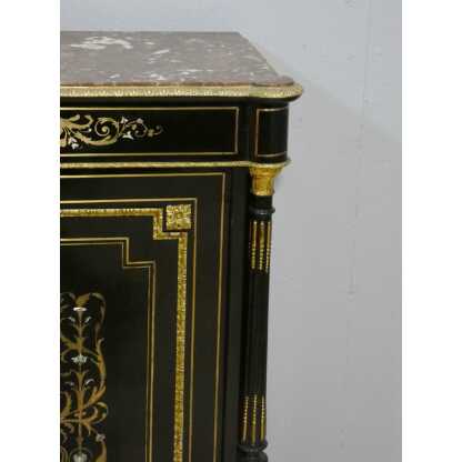 Buffet à hauteur d'appui Napoléon III en bois noirci, marqueterie de laiton, nacre et os, XIX è – Image 11