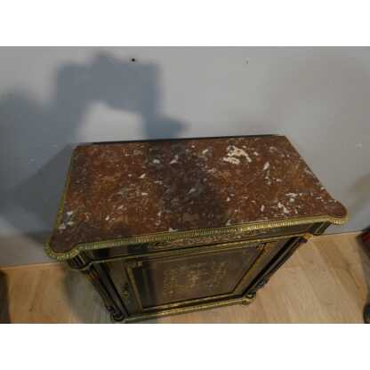 Buffet à hauteur d'appui Napoléon III en bois noirci, marqueterie de laiton, nacre et os, XIX è – Image 7