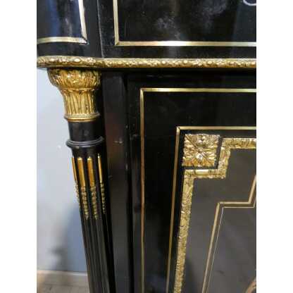 Buffet à hauteur d'appui Napoléon III en bois noirci, marqueterie de laiton, nacre et os, XIX è – Image 4