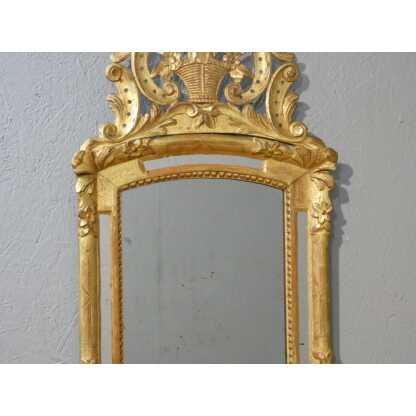 Miroir à parcloses d'époque Régence en bois sculpté doré à la feuille, XVIII ème siècle – Image 9