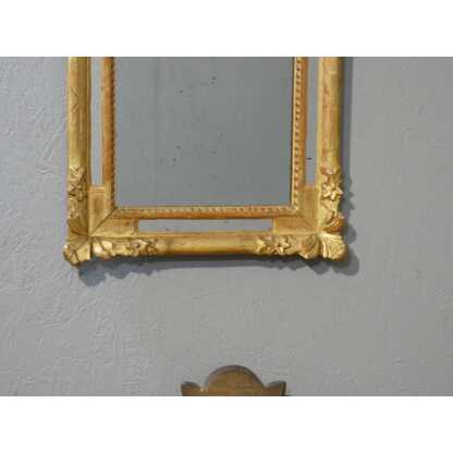 Miroir à parcloses d'époque Régence en bois sculpté doré à la feuille, XVIII ème siècle – Image 8