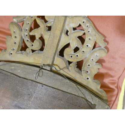 Miroir à parcloses d'époque Régence en bois sculpté doré à la feuille, XVIII ème siècle – Image 11