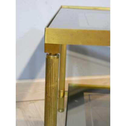 Table basse style néoclassique en laiton à deux plateaux de verre miroir, 1960 – Image 4