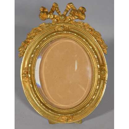 Cadre photo ovale de style Louis XVI en bronze doré, époque début XX ème