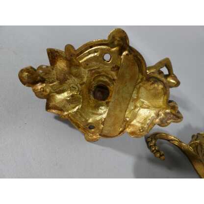 Paire de porte embrasses de rideaux aux hommes à la cruche, bronze doré XIX ème – Image 10