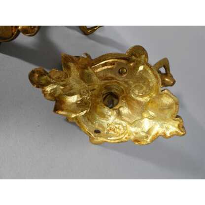 Paire de porte embrasses de rideaux aux hommes à la cruche, bronze doré XIX ème – Image 9