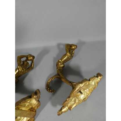 Paire de porte embrasses de rideaux aux hommes à la cruche, bronze doré XIX ème – Image 8