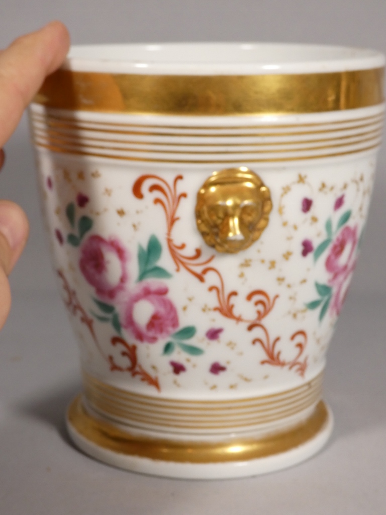 Cache pot en porcelaine de Paris, époque Louis Philippe, début XIX ème – Image 4