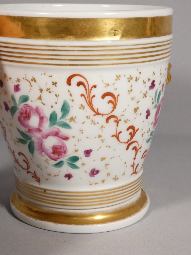 Cache pot en porcelaine de Paris, époque Louis Philippe, début XIX ème – Image 3