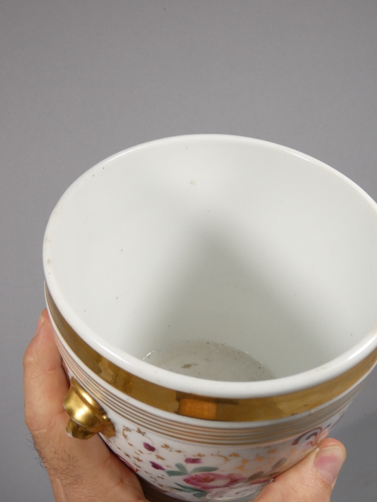 Cache pot en porcelaine de Paris, époque Louis Philippe, début XIX ème – Image 7