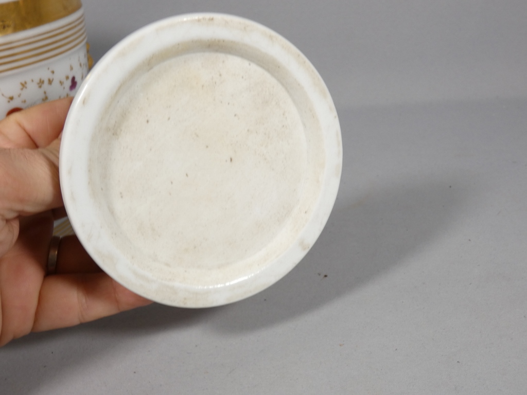 Cache pot en porcelaine de Paris, époque Louis Philippe, début XIX ème – Image 8