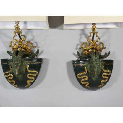 Paire d'appliques aux béliers de style Napoléon III en bois et bronze – Image 3
