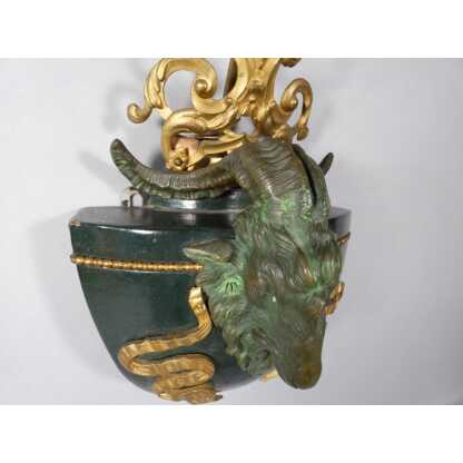Paire d'appliques aux béliers de style Napoléon III en bois et bronze – Image 5