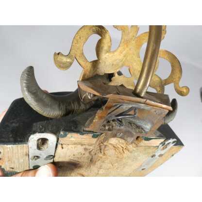 Paire d'appliques aux béliers de style Napoléon III en bois et bronze – Image 15