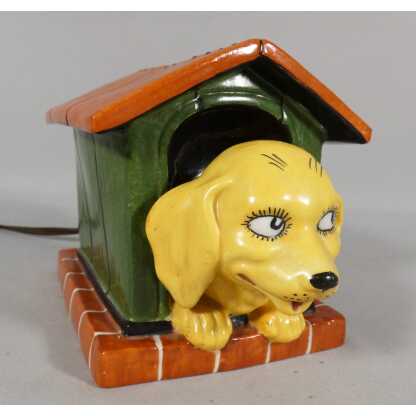 Benjamin Rabier, rare veilleuse chien jaune et sa niche en porcelaine , époque 1930
