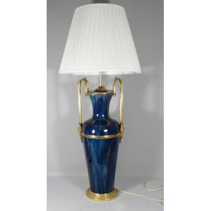 Grande lampe en céramique bleu dégradé et monture en bronze et laiton, époque début XX ème – Image 15