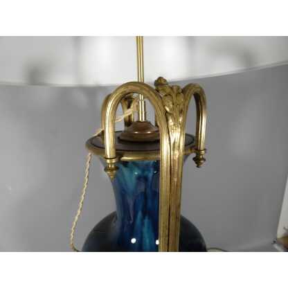 Grande lampe en céramique bleu dégradé et monture en bronze et laiton, époque début XX ème – Image 10