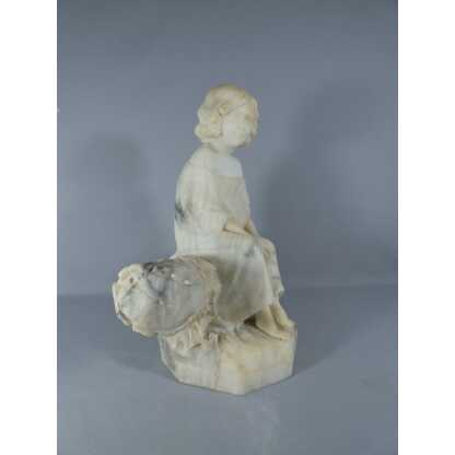Pugi, l'enfant assis sur un tronc, sculpture en marbre veiné et albâtre, début XX ème – Image 6