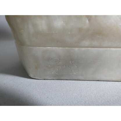 Pugi, l'enfant assis sur un tronc, sculpture en marbre veiné et albâtre, début XX ème – Image 12