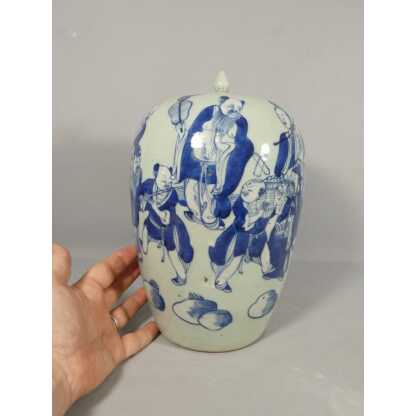 Chine XIX ème, jarre couverte céladon et personnages bleu en céramique – Image 4