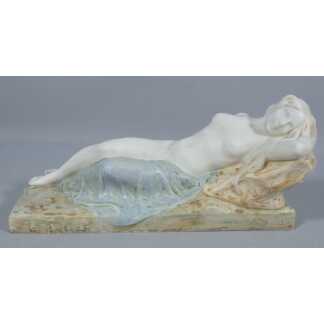Léopold Savine et Théodore Haviland, statuette en porcelaine, la jeune femme allongée, début XX