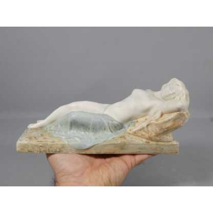 Léopold Savine et Théodore Haviland, statuette en porcelaine, la jeune femme allongée, début XX – Image 3