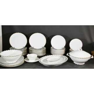 Service de table en porcelaine de Limoges, blanc et doré, décor en relief modèle Borée Tharaud