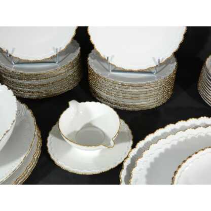 Service de table en porcelaine de Limoges, blanc et doré, décor en relief modèle Borée Tharaud – Image 10