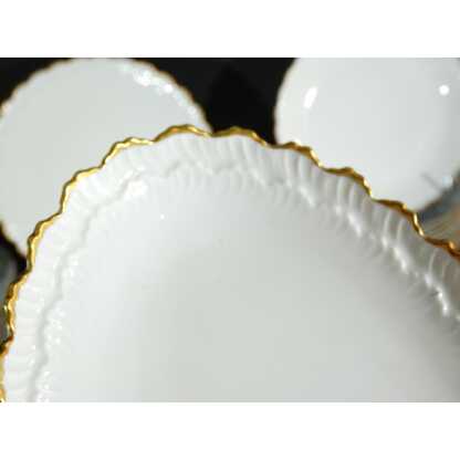 Service de table en porcelaine de Limoges, blanc et doré, décor en relief modèle Borée Tharaud – Image 6