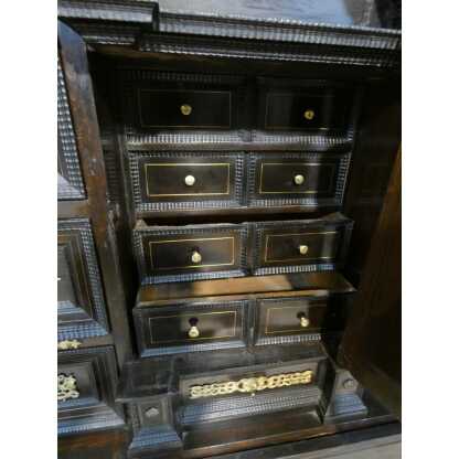 Cabinet italien ou espagnol d'époque XVII ème siècle en ébène, palissandre et bronze – Image 17