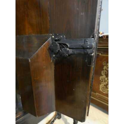 Cabinet italien ou espagnol d'époque XVII ème siècle en ébène, palissandre et bronze – Image 11