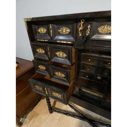 Cabinet italien ou espagnol d'époque XVII ème siècle en ébène, palissandre et bronze – Image 15