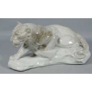 La lionne couchée par Camille Tharaud, porcelaine de Limoges Art Déco