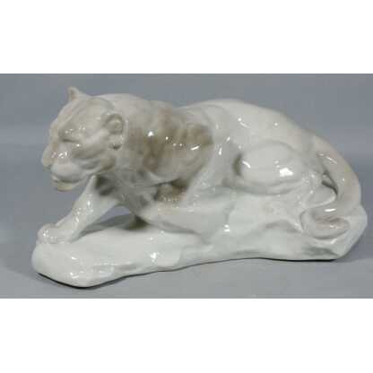 La lionne couchée par Camille Tharaud, porcelaine de Limoges Art Déco