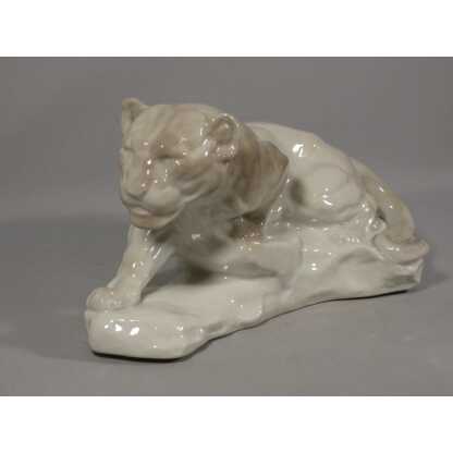 La lionne couchée par Camille Tharaud, porcelaine de Limoges Art Déco – Image 3