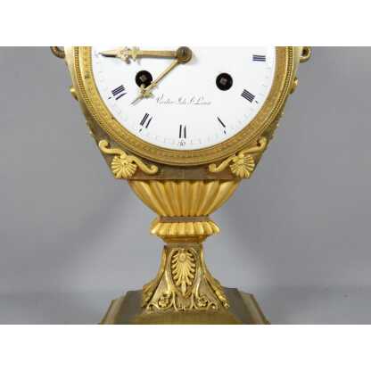 Pendule Empire en bronze doré forme vase ou écusson, Verdier Isle St Louis, époque 1810-1815 – Image 12