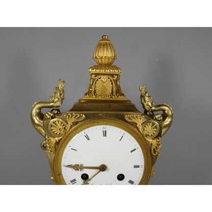 Pendule Empire en bronze doré forme vase ou écusson, Verdier Isle St Louis, époque 1810-1815 – Image 13