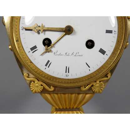 Pendule Empire en bronze doré forme vase ou écusson, Verdier Isle St Louis, époque 1810-1815 – Image 9