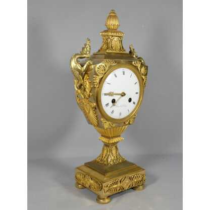 Pendule Empire en bronze doré forme vase ou écusson, Verdier Isle St Louis, époque 1810-1815 – Image 8