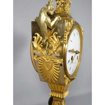 Pendule Empire en bronze doré forme vase ou écusson, Verdier Isle St Louis, époque 1810-1815 – Image 3