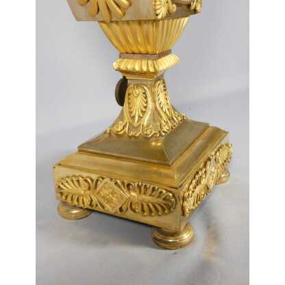 Pendule Empire en bronze doré forme vase ou écusson, Verdier Isle St Louis, époque 1810-1815 – Image 17