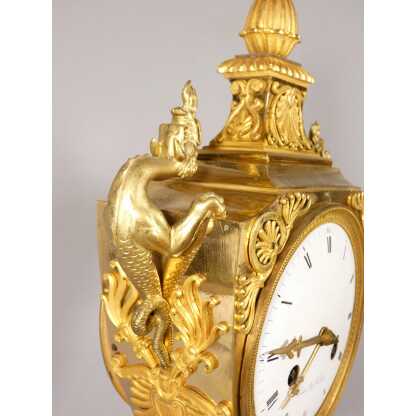 Pendule Empire en bronze doré forme vase ou écusson, Verdier Isle St Louis, époque 1810-1815 – Image 4