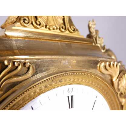 Pendule Empire en bronze doré forme vase ou écusson, Verdier Isle St Louis, époque 1810-1815 – Image 11