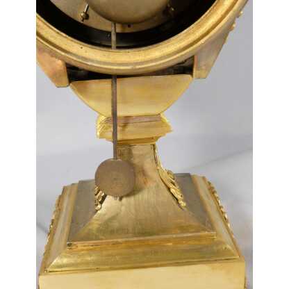 Pendule Empire en bronze doré forme vase ou écusson, Verdier Isle St Louis, époque 1810-1815 – Image 14