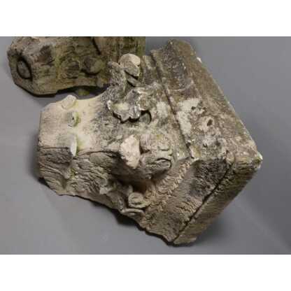 Paire de chapiteaux corinthiens en pierre blanche calcaire sculptée, époque XIX ème – Image 12