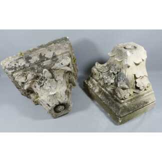 Paire de chapiteaux corinthiens en pierre blanche calcaire sculptée, époque XIX ème